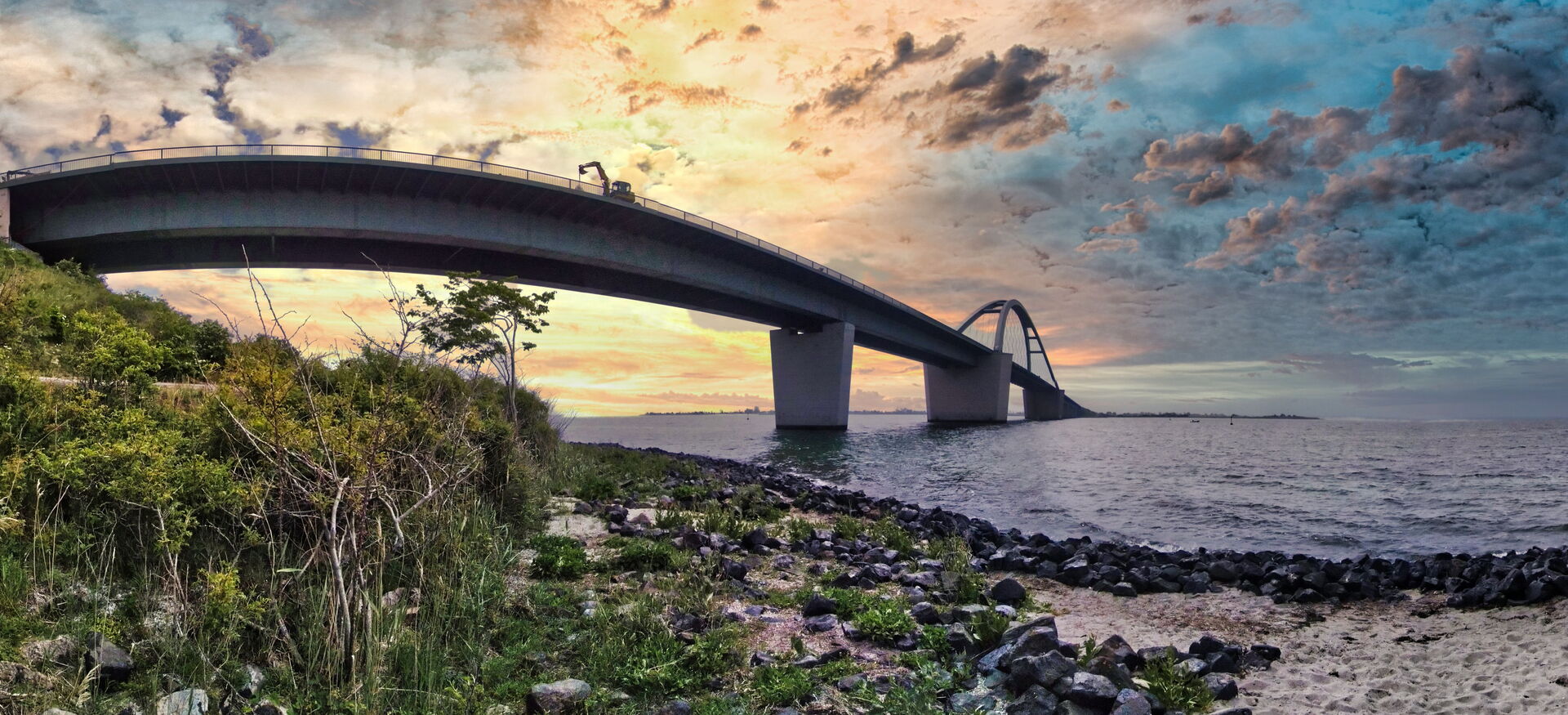 Lange Brücke über See