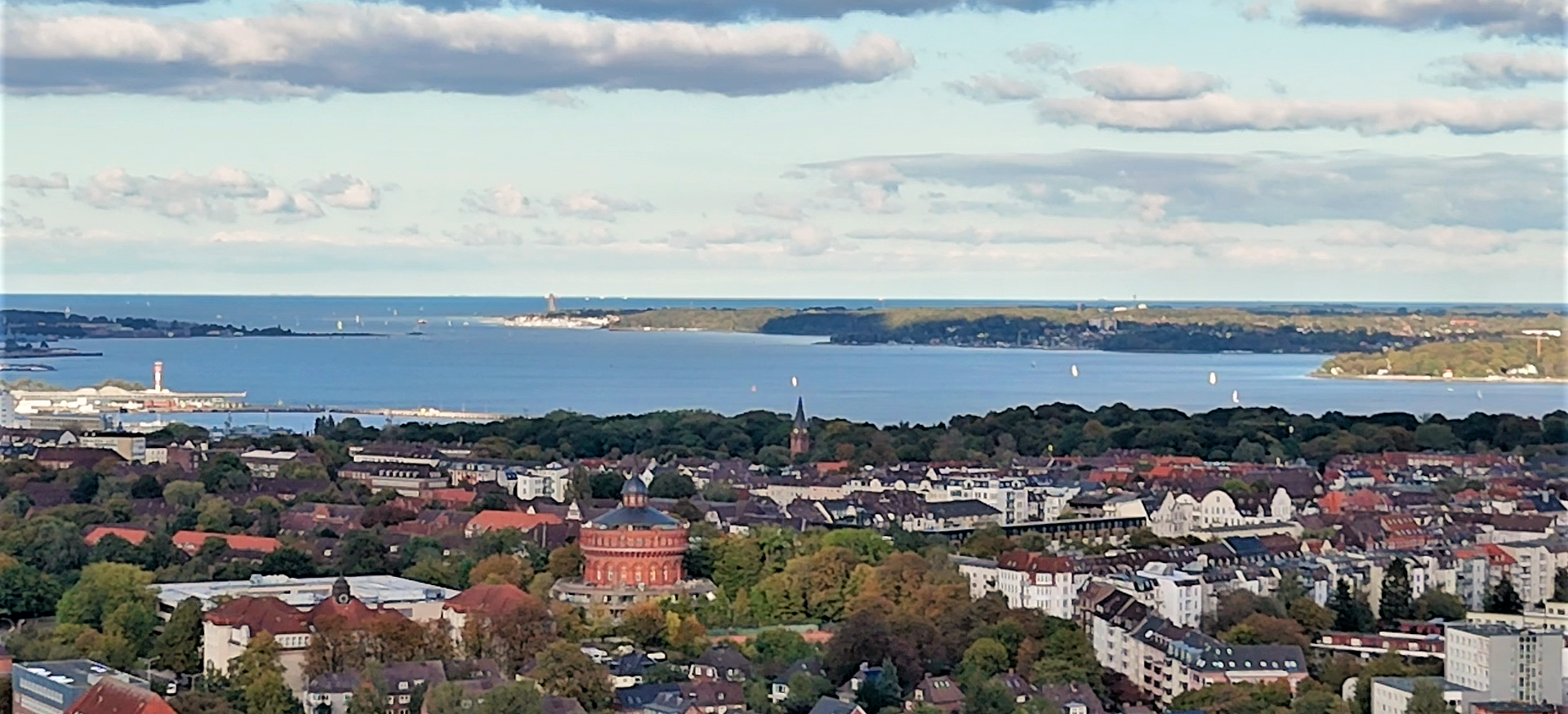 Luftbild mit Blick auf die Kieler Bucht.